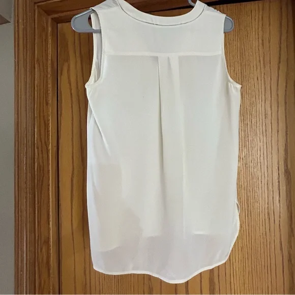Vince Ivory Sleeveless V-Neck Luxurious 100% Silk Blouse Size S - Picture 2 of 12